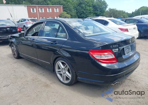 2011 Mercedes-Benz C 300 Luxury 4Matic/Sport 4Matic z USA, uszkodzony, nr VIN WDDGF8BB7BR137712